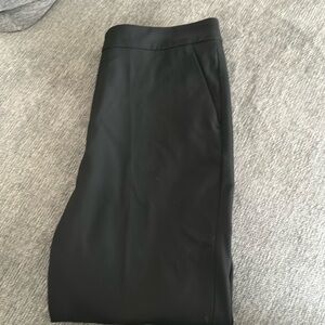 I’m selling a new ankle pants because it’s too small